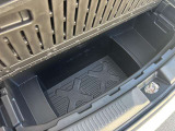 ラッゲジスペースは標準的な容量! リアシートのアレンジによって容量を増減する事が可能! 荷物の多い時、そうでない時、アナタのアレンジによって変えて下さい!  (^^♪