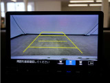 バックカメラ搭載です!車庫入れが苦手な人はもちろん、車両感覚に自信がある人にもお勧めです!見えない箇所が見えるようになるので、低い障害物や隠れてしまっている子供の存在等にも気付く事が出来ます。