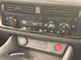 運転席と助手席で温度を変えられます。