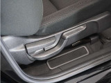 ◆シートハイトアジャスター◆運転席を上下に高さ調節ができます!運転ポジションを体格に合わせてシート調整できます。