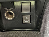 こちらのクルマはUSB接続コネクタも装備されています♪スマホの充電などにお使い下さい。ご旅行中での充電切れも、これなら心配いりませんね!