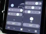フロントシートはベンチレーション、ヒーターも3段階で調整できます、ステアリングホイールヒーターも3段階で調整できます
