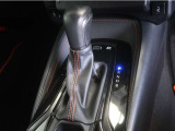 無段変速機(CVT)を搭載。有段変速機に存在する「変速ショック」が無いので、スムーズなアクセル操作が可能です♪