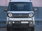天井や側面が真っ直ぐなBOX型ボディにより頭上や肩まわりにゆとりを確保。前方の見晴らしが良く車両感覚もつかみやすいため、日々の買い物や狭い市街地での運転をスムーズにサポートする実用的な仕様です。