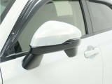 ◆ドアミラーウインカー◆ドアミラーにウインカーを装備しています。対向車に自身の進行方向を合図し安全に運転できます。