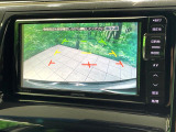 【バックカメラ】駐車時に後方がリアルタイム映像で確認できます。大型商業施設や立体駐車場での駐車時や、夜間のバック時に大活躍!運転スキルに関わらず、今や必須となった装備のひとつです!