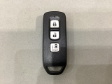 スマートキー付きですからドアロックの開閉およびエンジンスタートが楽々です。電動スライドドアの開け閉めもボタンで操作できます。