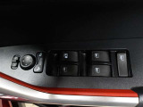運転席から左右のドアミラーの開閉が可能です♪駐車場でのドアミラーの折り畳みが簡単です♪