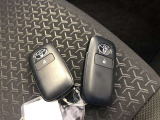 スマートキー2本付き!キーをポケットやカバンに入れておくだけでドアの施錠・開錠やエンジンスタートの操作が簡単です!