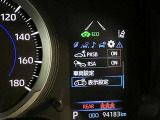 【RSA】前方カメラまたはナビゲーションシステム (情報を取得した場合)を使って特定の道路標識や信号などを認識し、ディスプレイ表示やブザーで運転者にお知らせ。