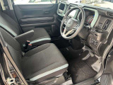 運転席。ドライバー目線に立った、座り心地の良い快適なシートです☆