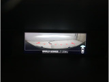 フロントビューカメラが捉えた映像は、車両前方だけでなく、運転席からは見えない左右のエリアもしっかり確認可能。視界を広げ、安全性を向上させます。