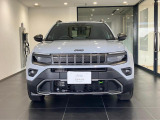 【フロントグリル】7スロットルグリルはJeep伝統の証です。SUVのみにこだわり続けている伝統あるJeep車へお乗り頂いてみてはいかがですか?