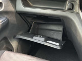 容量もたっぷり収納のグローブボックス!!