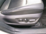 パワーシート搭載。微妙な調整が手軽にでき、ピッタリのポジションで運転することが可能です。