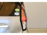 『U-Carつるた店はサービス工場も併設』 ※3ストール設備で買った後の整備も安心です※ 『U-Carつるた店はau携帯ショップも常設』 ※営業時間 AM9:30-PM5:00まで※