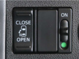 片側電動スライドドアのスイッチ付です。車内からもスイッチ一つで楽にドアの開閉が可能です。電動なので開閉時に力を使う必要がなく、半ドアになることもありません!