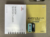 スマートキーは鍵をバッグに入れたままでもドアロックの開閉やエンジンのON・OFFができます。夜間や雨の日も鍵を探さなくて良いので便利です。