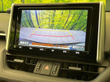 【バックカメラ】駐車時に後方がリアルタイム映像で確認できます。大型商業施設や立体駐車場での駐車時や、夜間のバック時に大活躍!運転スキルに関わらず、今や必須となった装備のひとつです!