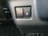 運転席はシートヒーターも付いてます。