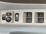 【電動格納ミラー】サイドミラーは電動格納式となっており、狭い駐車場でもキズがつくリスクを抑えられます。