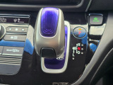 手に馴染むシフトノブで扱いやすく、快適な運転を支えます。
