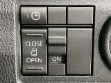 パワースライドドアを採用しており、運転席から簡単に開閉操作が可能です。駐車場や狭い場所でも扱いやすく、乗車時・降車時の負担を軽減します。