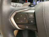 運転中、オーディオの操作をしてて、ハッとしたことはありませんか?ステアリングスイッチは、運転中でもハンドルでオーディオの操作が可能です。安全なドライブをサポートします。