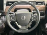 インテリアに合わせたデザインのステアリングは、運転される方のことも考え、運転しやすい形状、大きさです。是非一度、実際に触ってお確かめください。