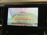 バックガイドモニターで、後方を確認しながら安心して駐車することができます。運転初心者も熟練者も必須の機能ですよ!