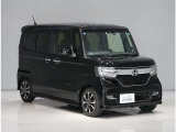 『ACC(車両追随機能)』で、予め設定した速度内で自動でスピードを調整。高速道路などの運転の時には、常に一定の車間距離を保つことができ、安全な運転と快適なドライブをサポートしてくれます。