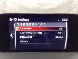 フォワードセンシングカメラで認識した交通標識をアクティブドライビングディスプレイに表示し、交通標識の見落とし防止を図り、安全運転を支援します。