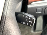 【クルーズコントロール】高速道路もラクラク走行。アクセルを離しても一定速度で走行ができ、長距離運転時の負担を軽減!加速・減速も簡単なスイッチ操作で調整できます。
