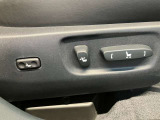 【パワーシート】電動でシートポジションの変更が可能です。手動式より細かくシート設定が可能ですのでより快適な姿勢でドライブを楽しんで頂けるでしょう。