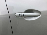 キーをポケットに入れたままでもドアのロック&アンロックができ、雨の日や、荷物の多い日に大活躍!