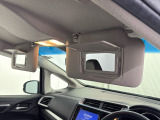 ★【あると便利な装備】運転席・助手席サンバイザー&ミラー+マップランプが装備されています