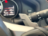 【パドルシフト】ハンドルから手を離さずに素早くシフトアップ&ダウンができるので、エンジンブレーキを使う下り坂や高速道路の合流で加速したい場面で役立ちます。