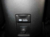 便利なアクセサリーコンセント(AC100V・1500W)を装備。ハイブリッドカー特有の大容量の電気エネルギーによりアウトドアシーンや停電などの非常時にとても便利な機能