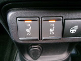 運転席・助手席のパワーシートを装備しています。操作は電動で楽に調整できますよ。