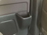 スライドドアにはドリンクホルダーがあります