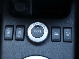 4WDモード切替と前後席シートヒーターを備えています。寒い時期に便利です。