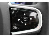 ステアリング右のスイッチは、ナビゲーションやオーディオ、電話などの機能をコントロールできます。音声でのコントロールにも対応しています。