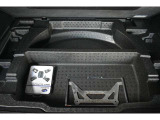 サブトランク付ですので洗車道具や工具の収納に便利です。