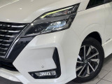 【LEDヘッドライト】悪天候や夜間走行時も良好な視界を確保し安心して運転できる高輝度LEDヘッドライトを装備!点灯速度が早く、消費電力も抑えられています。