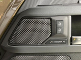 MERIDIANサウンドシステム 入念に考えられたスピーカー配置、サブウーファーが生み出す、豊かで洗練された音響空間。フロント、リアどちらのシートでも、細部まで鮮明なサウンドを楽しめます。