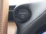 エンジンを始動させるパワースイッチです。