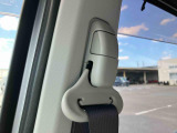 運転席と助手席にアジャスタブルショルダーベルトアンカー(シートベルトアンカー)が標準装備されています♪