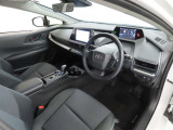 シンプルで使いやすいデザインの運転席です。