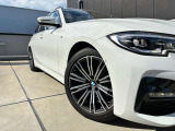 BMWのオートライトは積極的にライトをつけることにより、自車の存在を周囲に向けアピールいたします。それは安全性への配慮でもあります。
