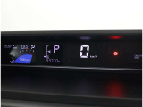 とっても見やすいメーターです。夜間時はラグジュアリーな気分にさせてくれる照明が魅力ですので、夜のドライブも楽しみになりますよ♪